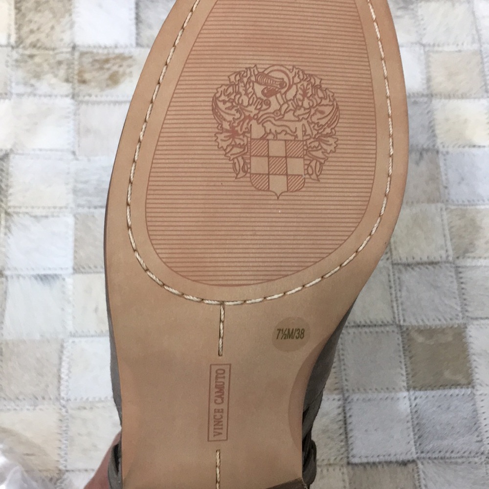 VINCE CAMUTO Prestetta Bootie - Picture 8 of 8